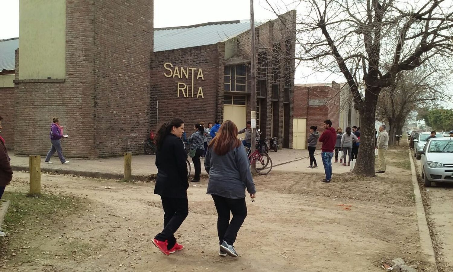 Escuela Santa Rita de Casia: una bala impactó dentro de un grado