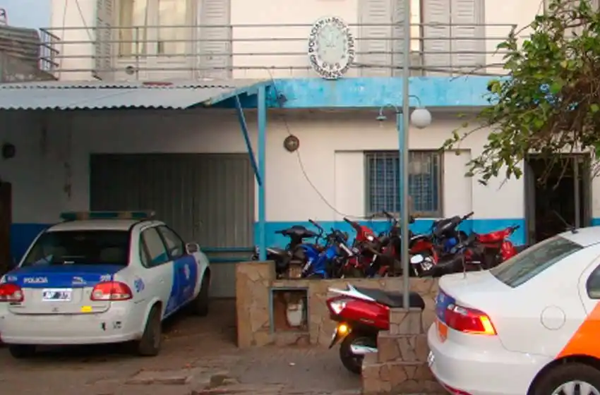 Madrugada violenta: atacó a golpes de puño a su ex pareja y fue linchado por los vecinos