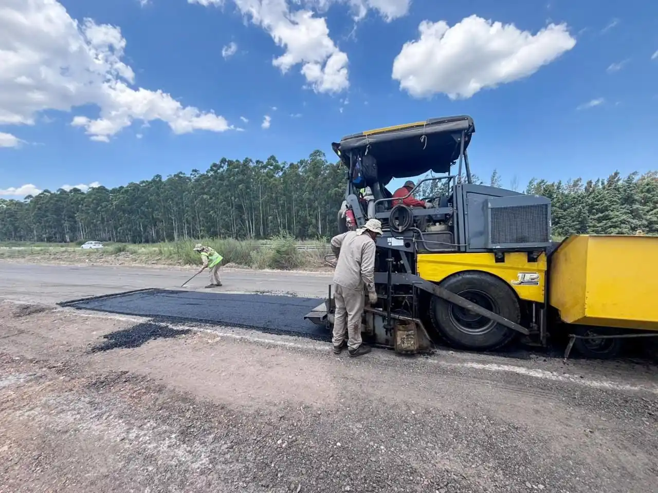 Autovía del Mercosur intensificó trabajos de mantenimiento en rutas 14 y 12