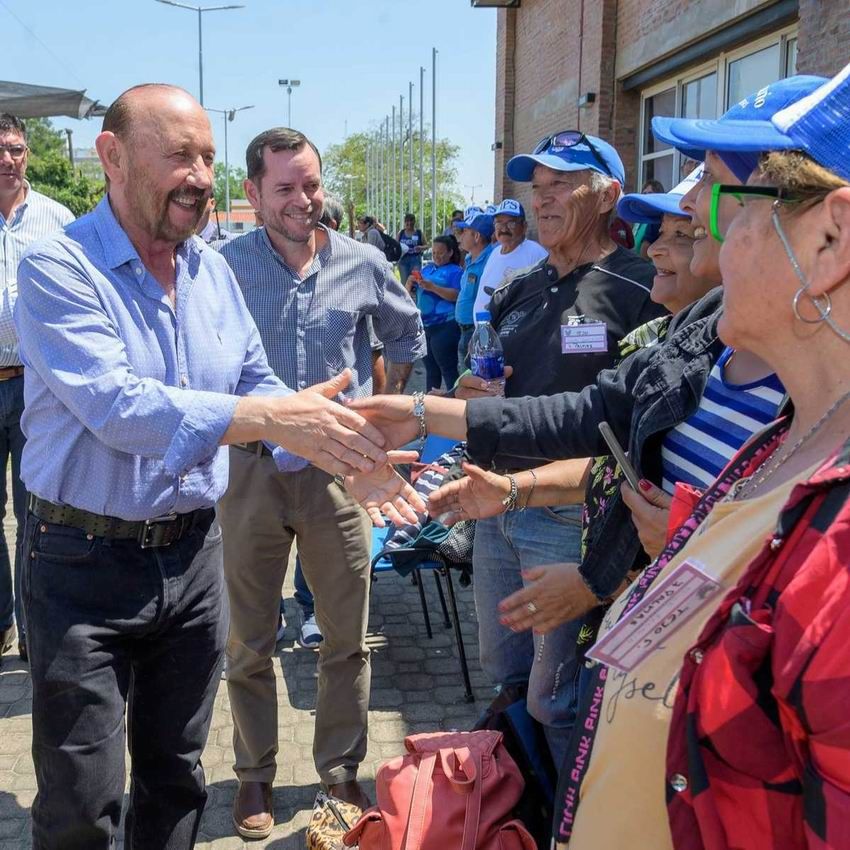 Insfrán acompañó a los más de 700 adultos que 
participaron en los Juegos de la tercera edad