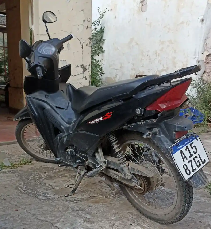 La motocicleta recuperada por la policía.