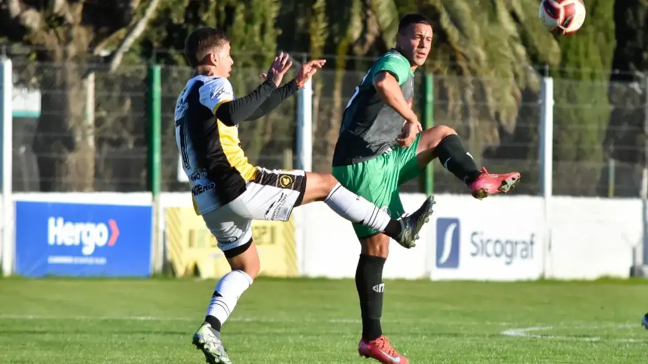 Pata fue titular en Santamarina frente a Kimberley.