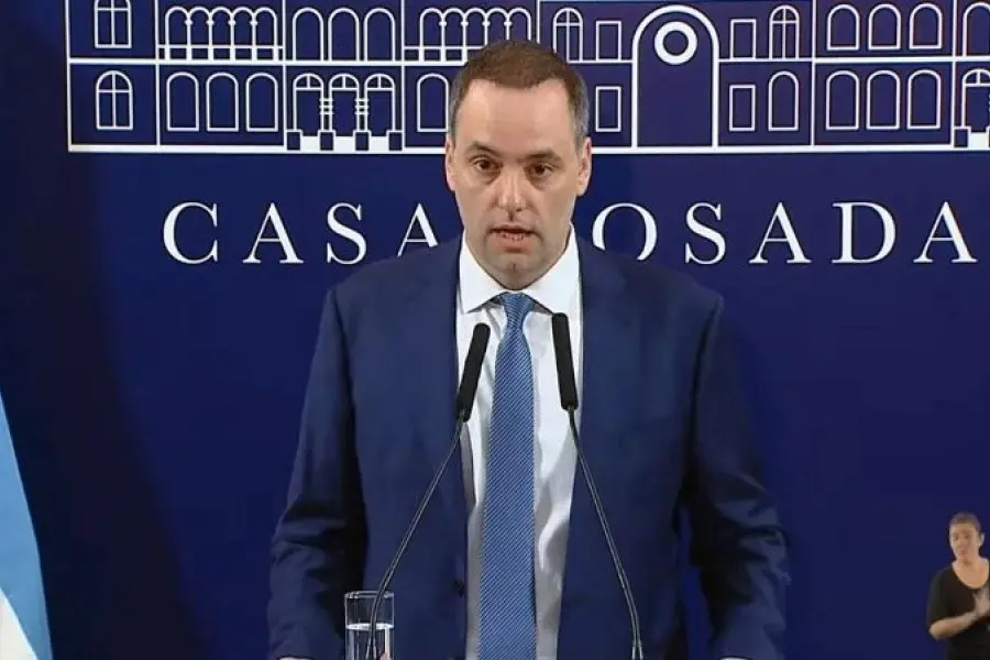 El Gobierno confirmó 15 mil despidos en el Estado de "personal no necesario" y defendió la gestión sobre el dengue