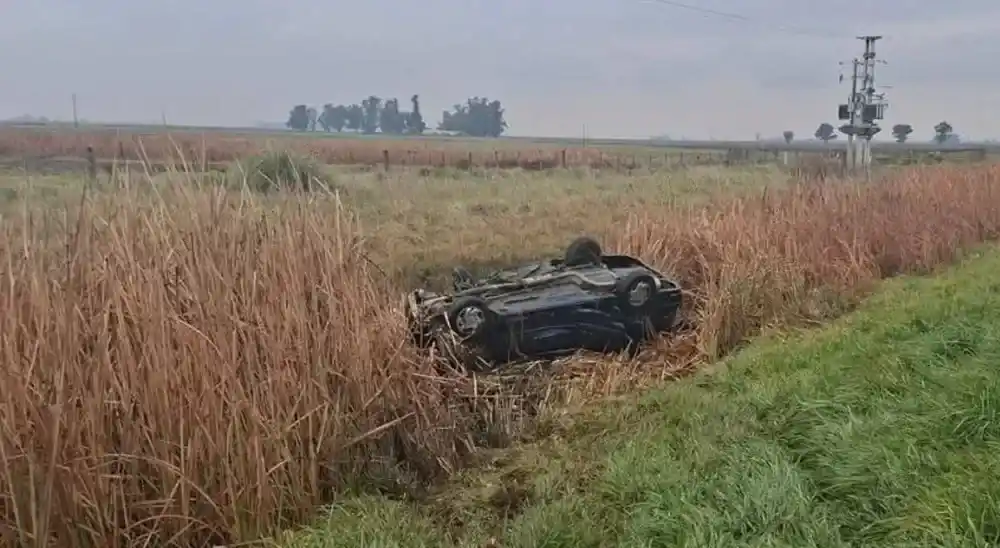El auto en el que viajaba la familia desde Pehuajó hacia Buenos Aires.

Diario La Mañana de Bolívar