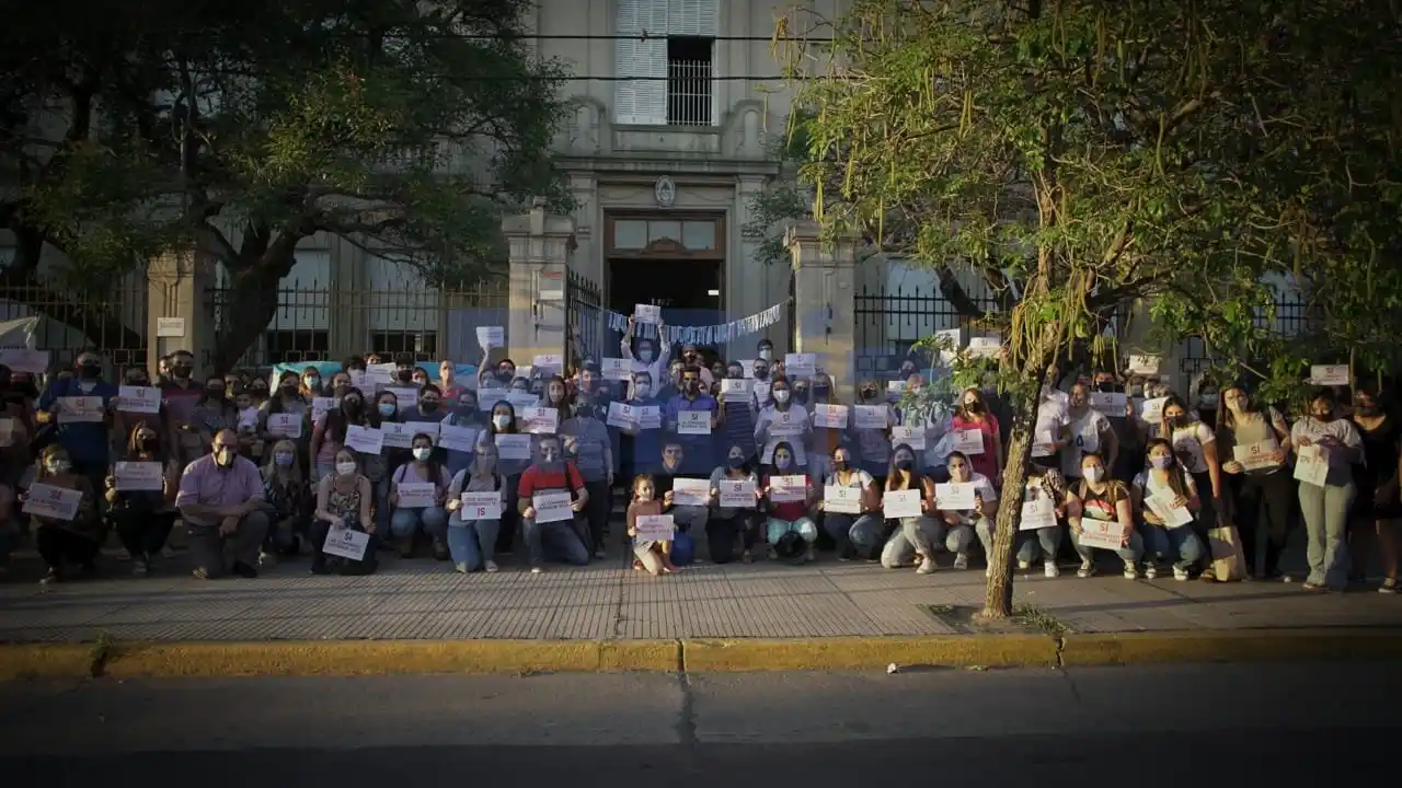 Realizaron un abrazo simbólico al Instituto María Inés Elizalde