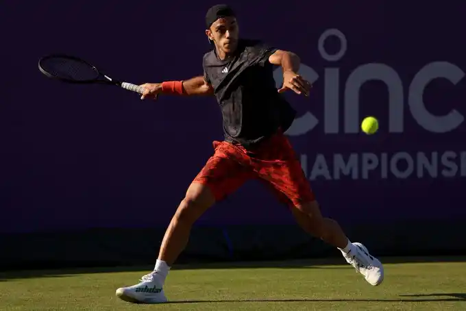 Tres argentinos en Eastbourne