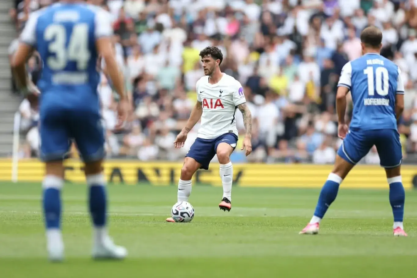 El concordiense Marcos Senesi debutó como titular en la goleada del Tottenham