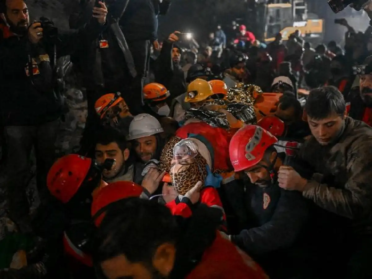 Turquía: hallan a tres personas con vida bajo los escombros a 13 días del sismo
