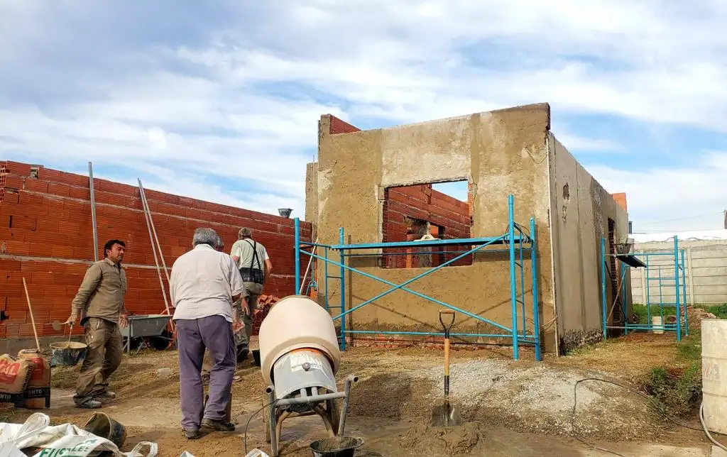 Avanzan las obras del programa municipal en La Movediza.