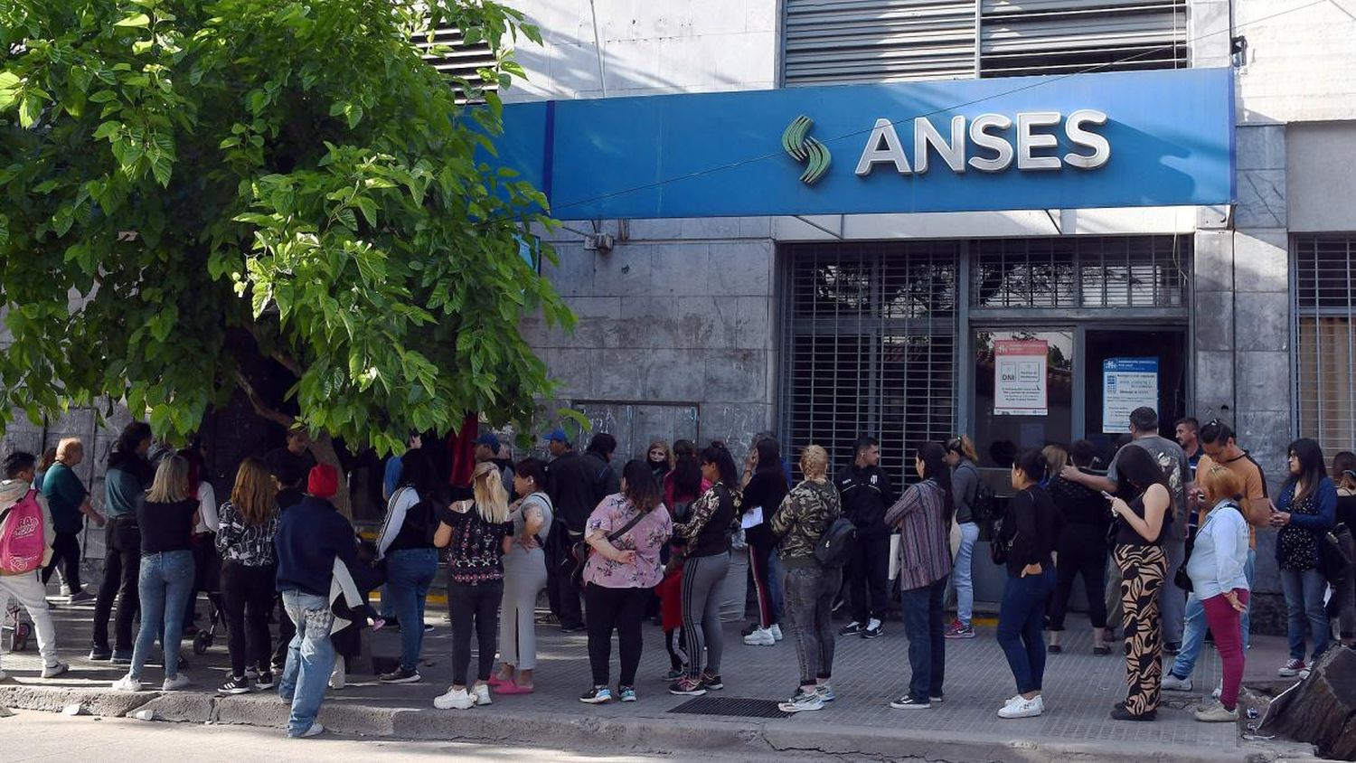 Más de 800 mil personas ya tienen aprobado el refuerzo alimentario de Anses