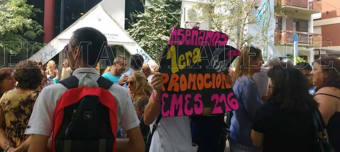 Docentes municipales solicitan la renuncia de la Secretaria de Educación
