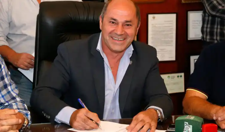 Secco le dio un 30% a los municipales y tildó a Vidal de "improvisada"