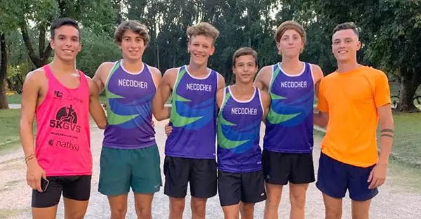 Atletas listos para la pista