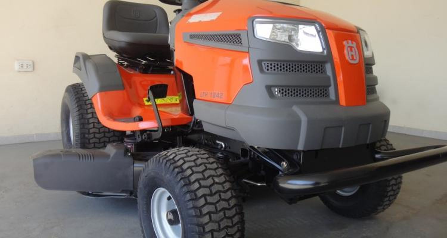 Pueblo Doyle: Intentaron robar un tractor cortacésped de una finca