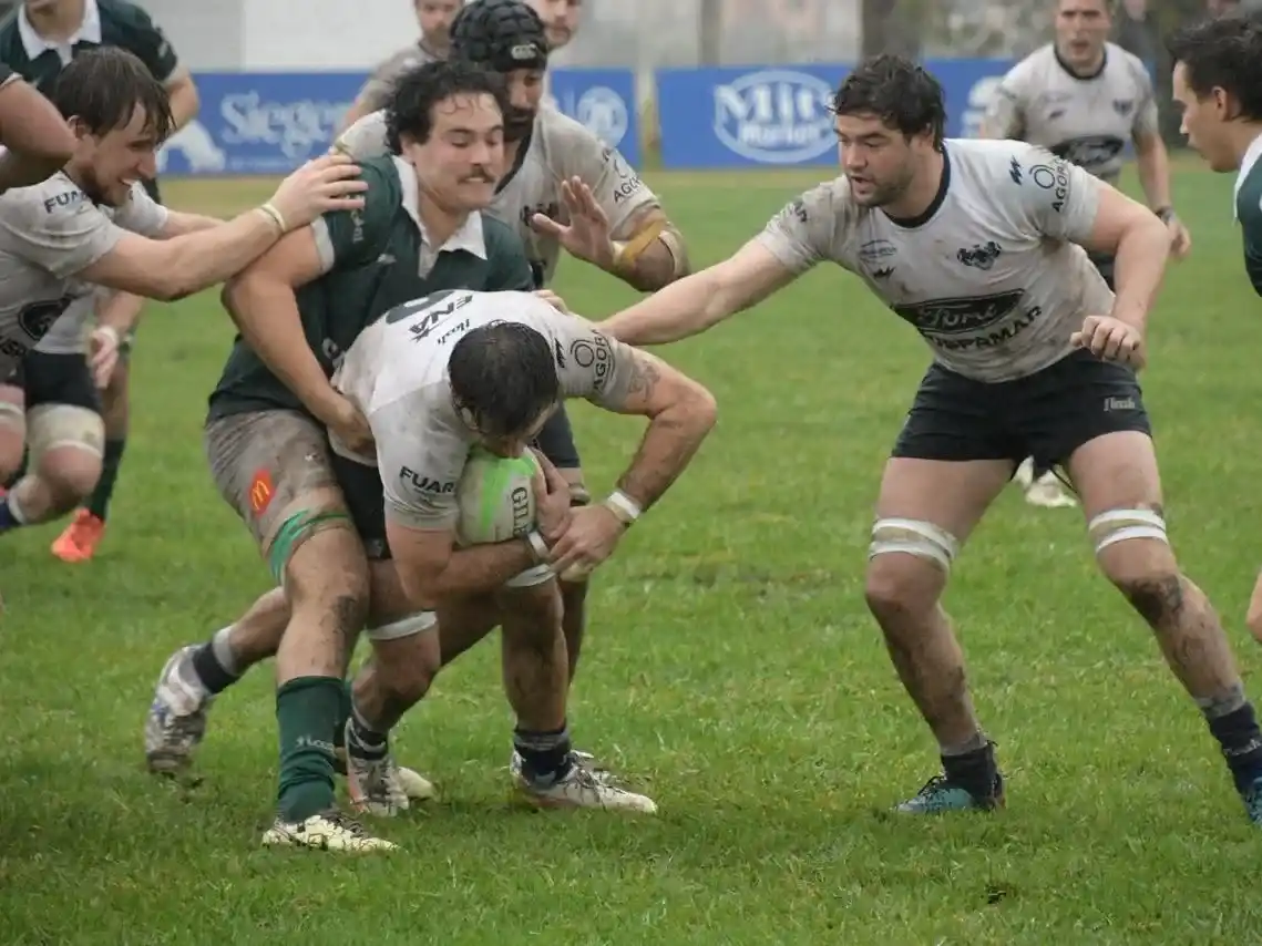 Simón Gorelik, en plena defensa.

Foto: gentileza La Nueva