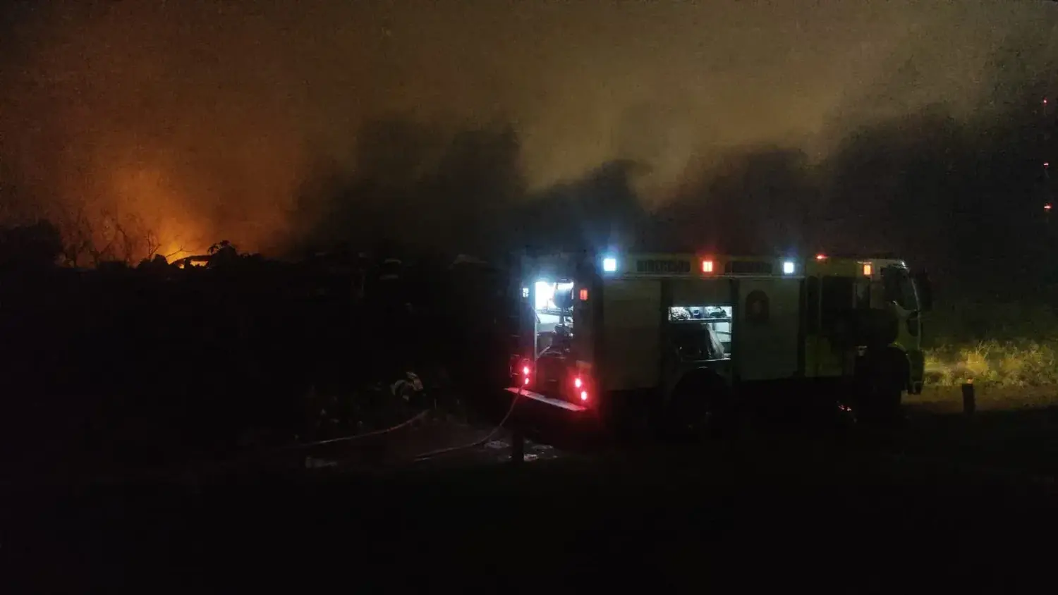 Incendio en el Predio Judicial de Secuestros: ardieron unos 23 vehículos oficiales en desuso