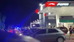 Asesinaron a balazos a un playero en Rosario y dejaron una nota: "Vamos a matar más inocentes por año"