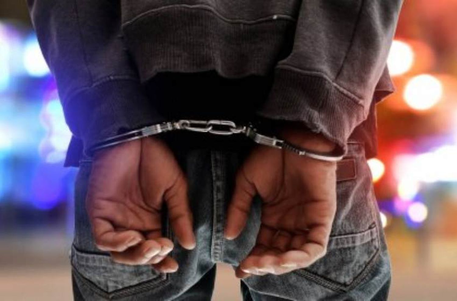 Secuestro de armas y 31 demorados tras un megaoperativo de la policía por extorsión y amenazas