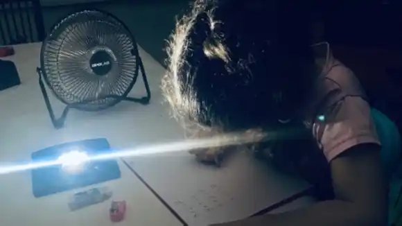 APAGONES Y CALOR: la dupla que faltaba y ya la tenemos, vendedores de ventiladores y zancudos hacen de las suyas