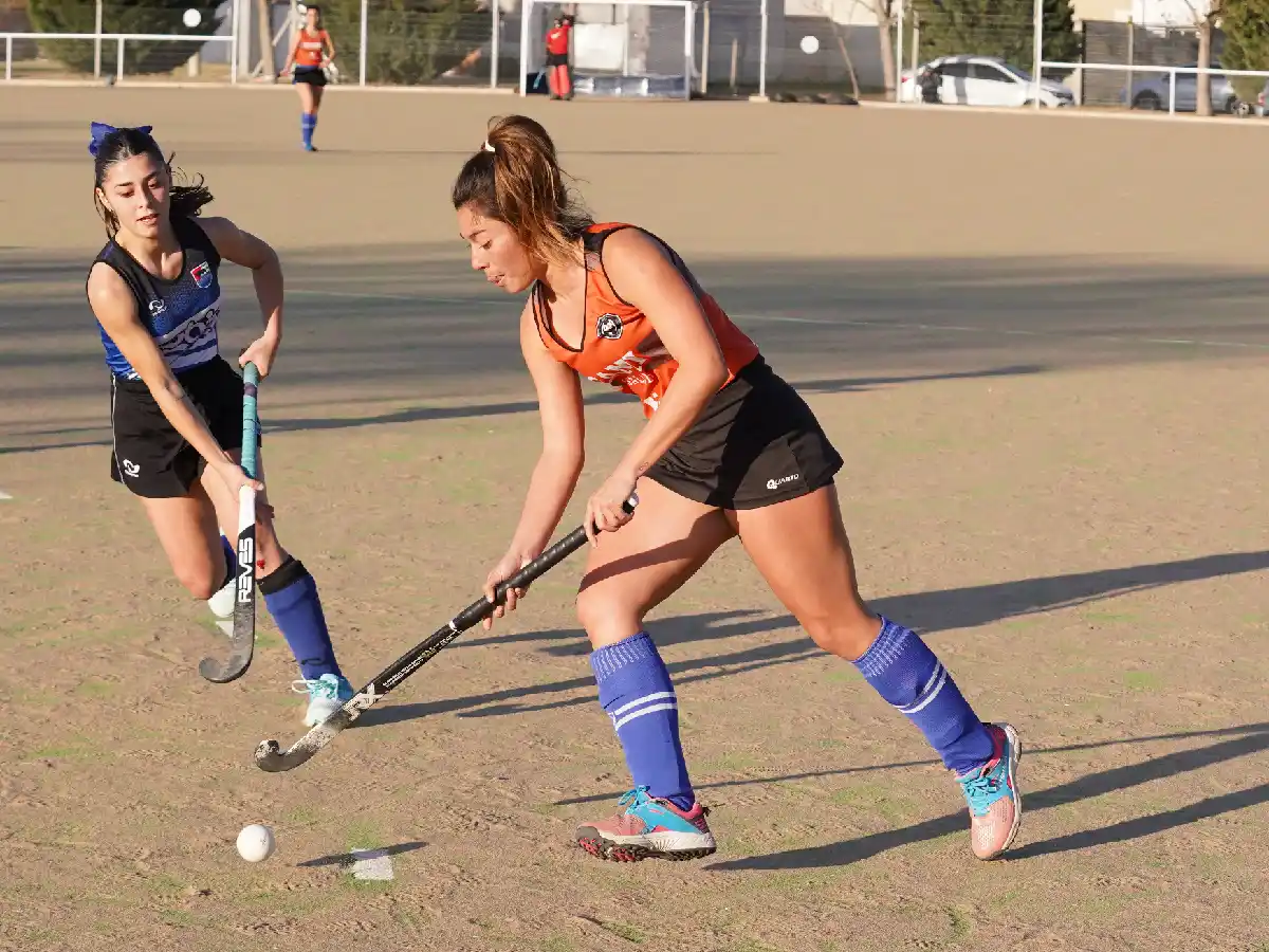 Antártida estrena el título ante Universidad Nacional