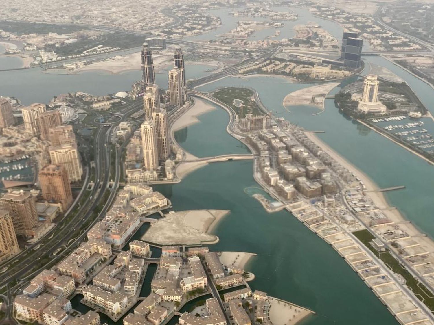 Qatar cierra su espacio aéreo por amenazas bélicas y se agrava la crisis regional