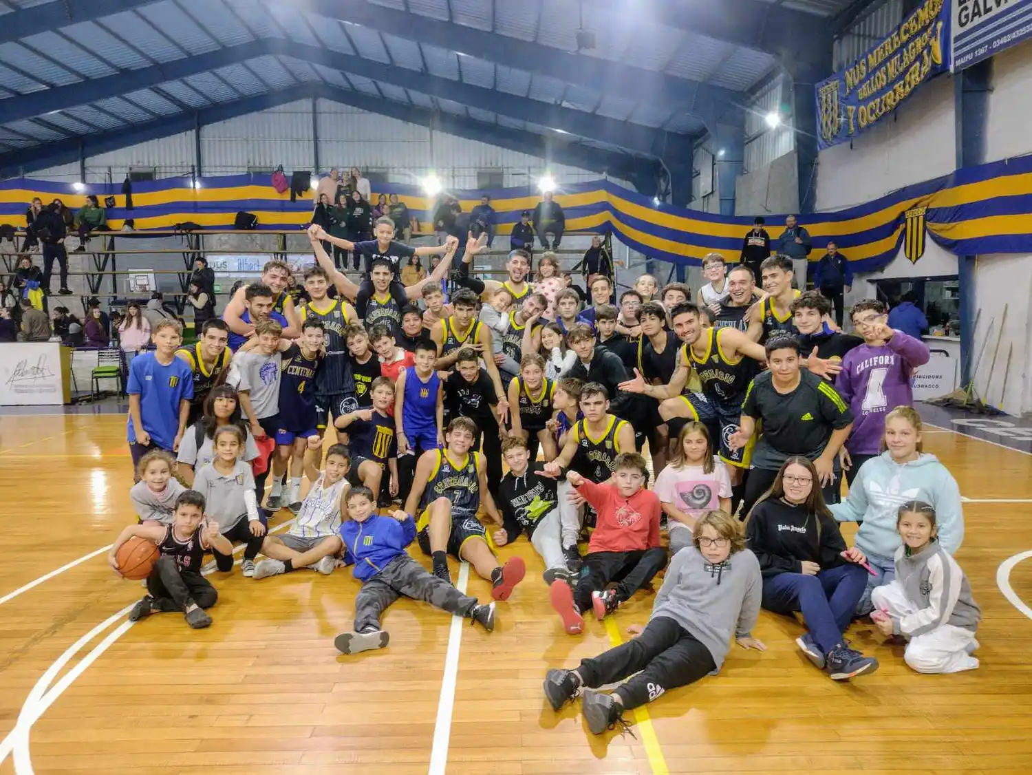 La Fiebre no para. Nueva victoria y primer lugar en la general a nivel nacional. Foto: FM DaLe