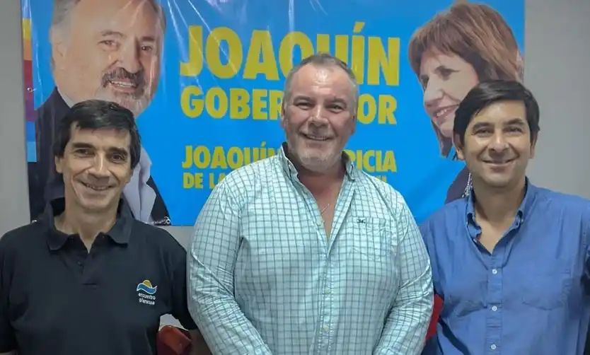 Gustavo Trindade junto a los referentes de Encuentro Pilarense, Gabriel Lagomarsino y Pablo Guzmán.