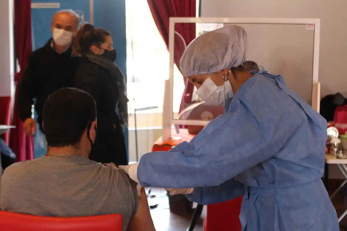 Vacunarán a mil gualeguaychuenses más este sábado: a quiénes les toca