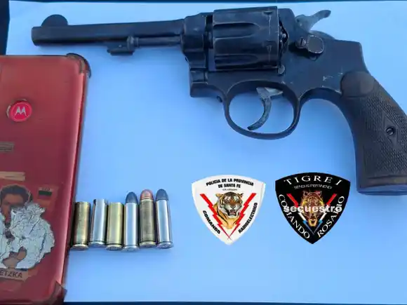 Tres detenidos por tener un arma de fuego y municiones en la zona sur