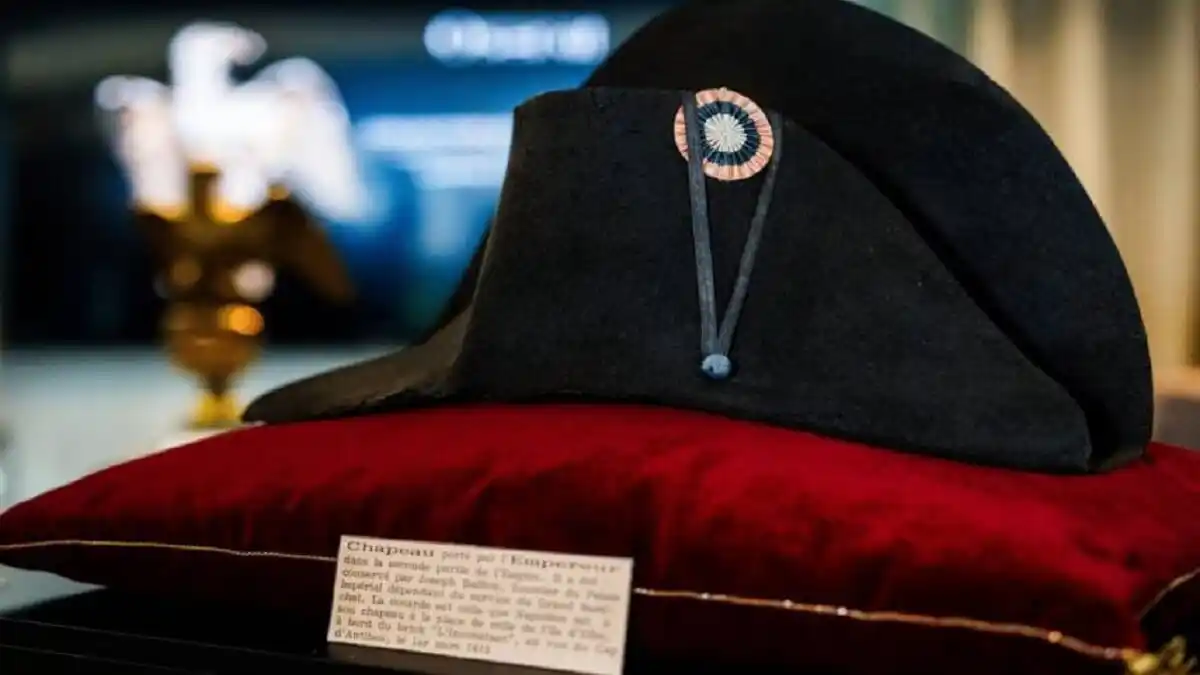 ¡INCREÍBLE! Este es el precio que pagaron por un sombrero de NAPOLEÓN  en una subasta