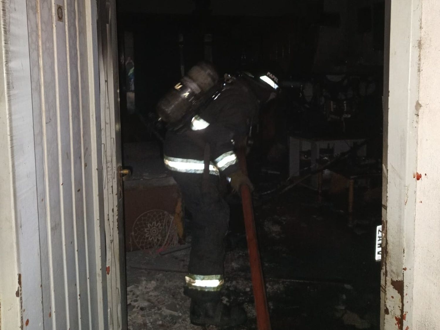 Una casa de zona oeste se incendió luego de que una moto explotara