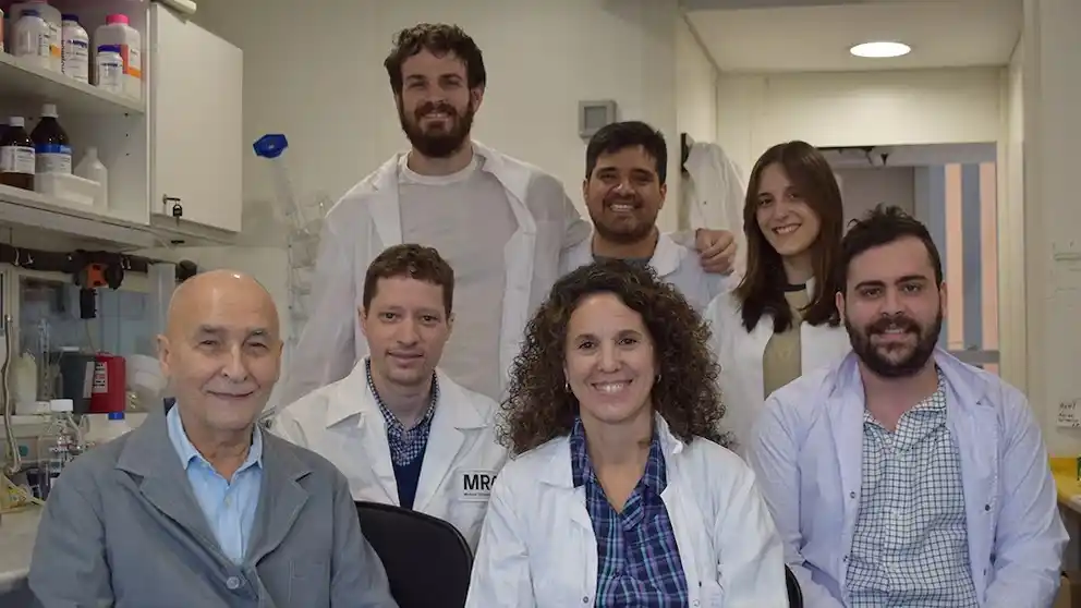 El equipo completo liderado por el Dr. Barrantes (izquierda, abajo) ( gentileza Conicet)