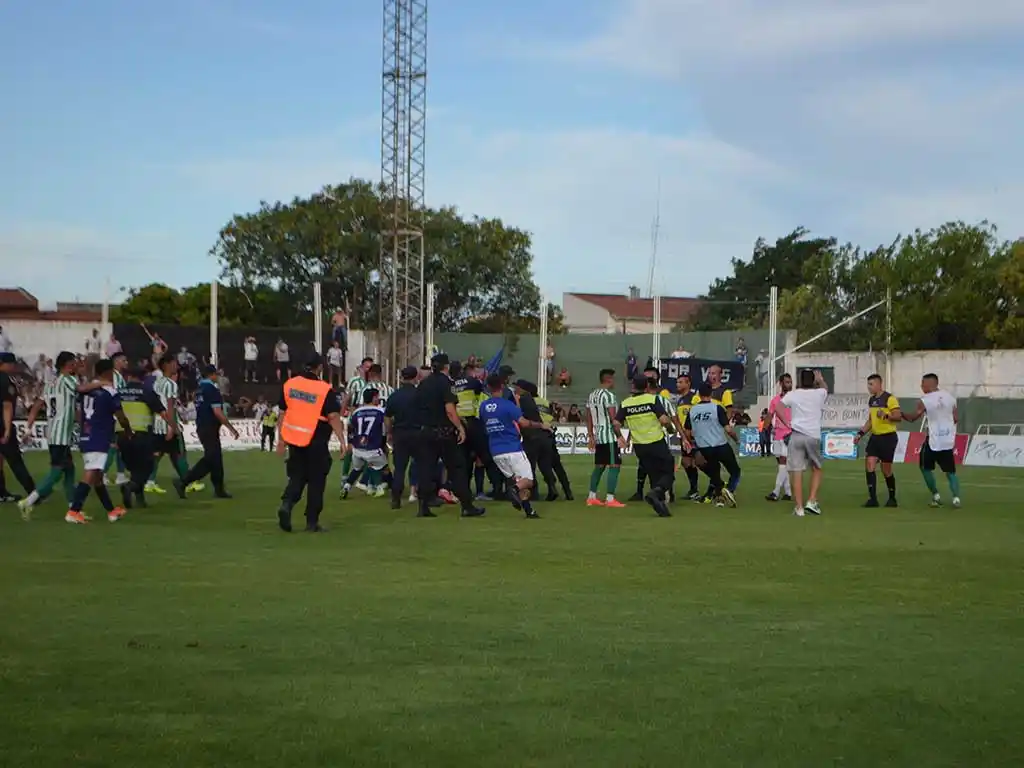 FOTO CAYNET.COM.AR Un pasaje de los incidentes ocurridos el domingo.