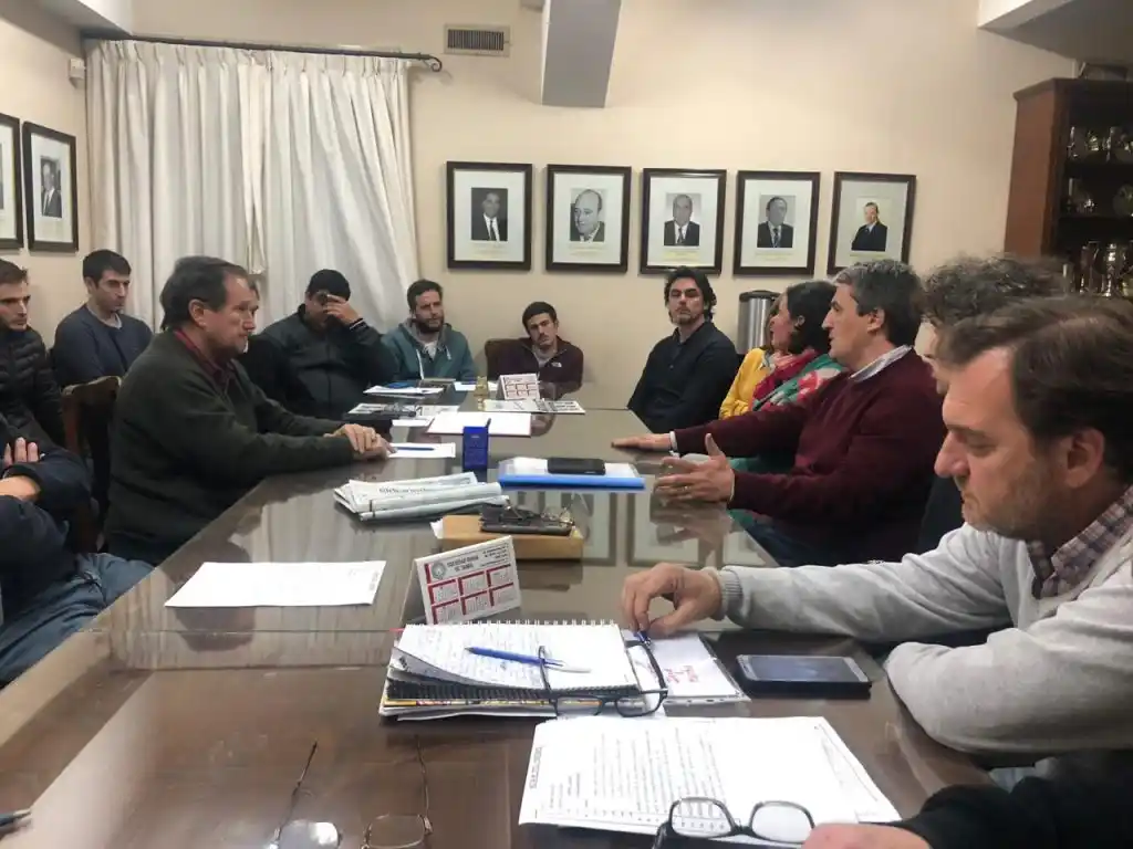 Marcos Nicolini se reunió con autoridades y miembros de la Sociedad Rural de Tandil