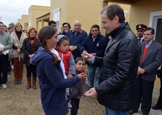 Bordet entregó viviendas sociales a 17 familias de Ceibas