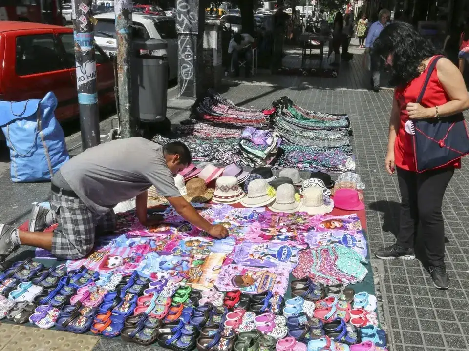 La venta ilegal callejera en la Ciudad subió más del seis por ciento en el último año