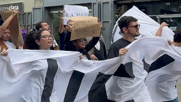 Movimiento estudiantil repudia eliminación de  pruebas internas: «secuestran la autonomía universitaria»