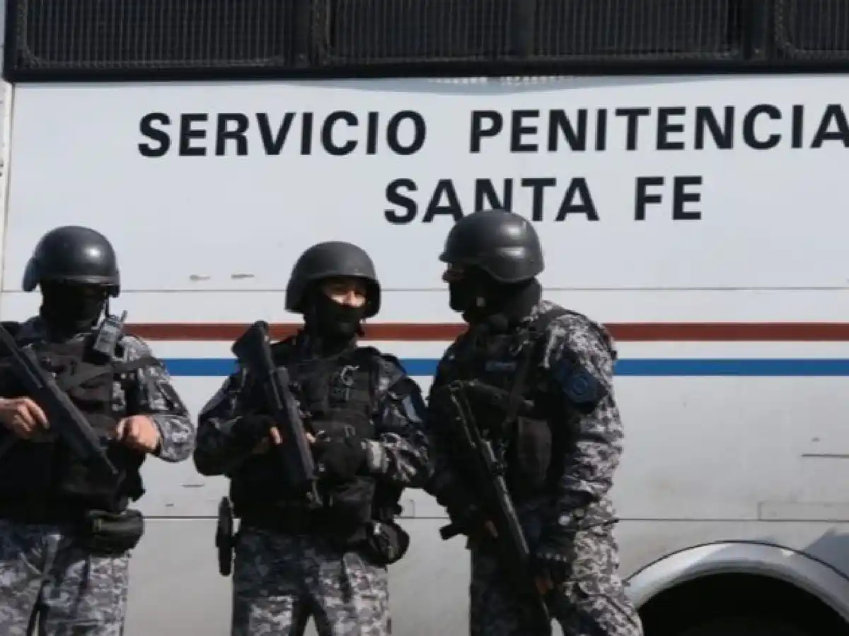 Emboscaron un micro del Servicio Penitenciario y se fugaron presos armados