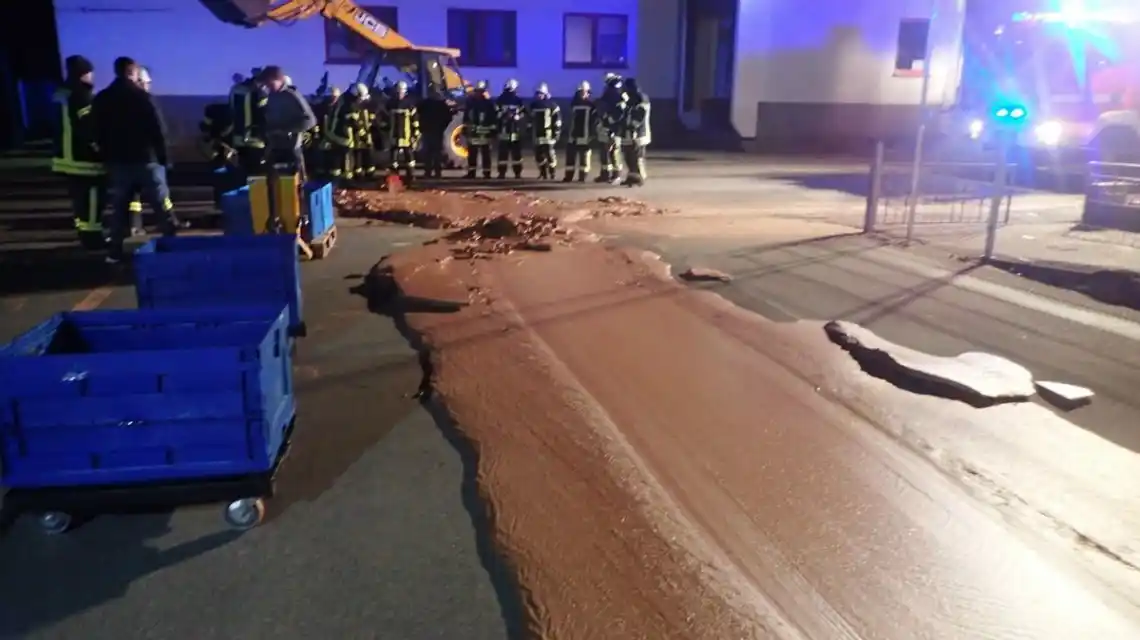 Un “río” de chocolate inundó una calle en un pueblo alemán