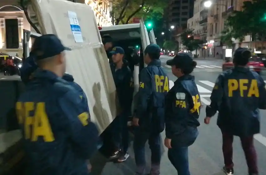 Bonadio ordenó retirar obras de arte del departamento de Cristina