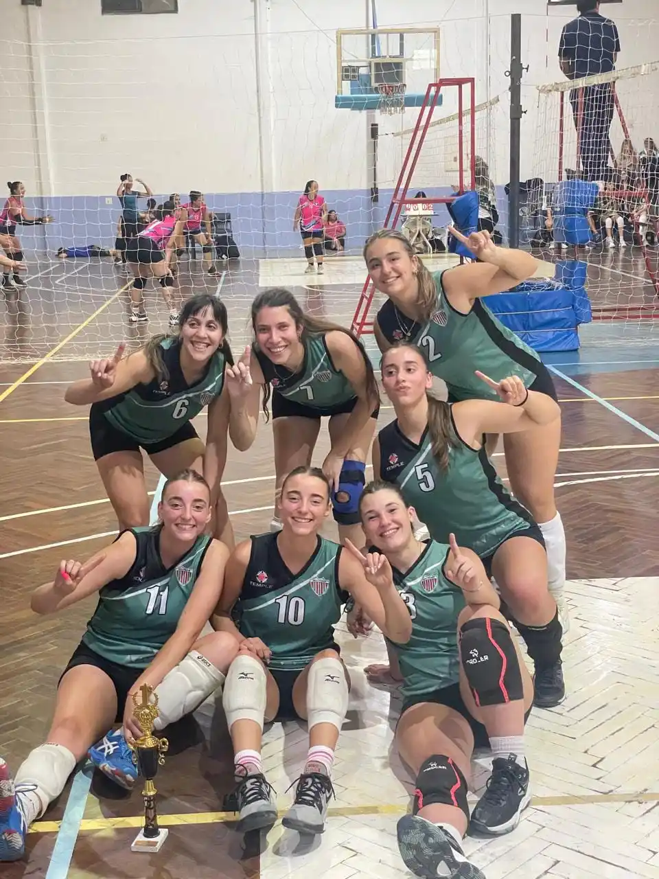 El festejo de las chicas de Unión y Progreso.