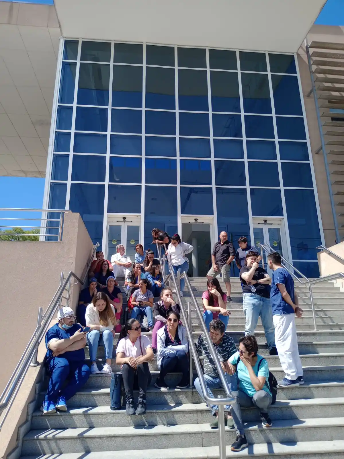 Enfermeros y personal de salud autoconvocados se movilizarán el lunes para reclamar por sus salarios y contratos