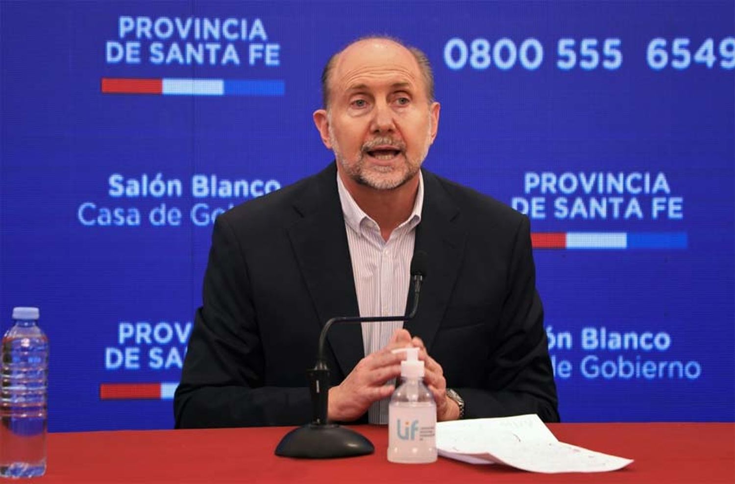 Perotti anunció las nuevas restricciones que incluyen la suspensión de clases presenciales en Rosario