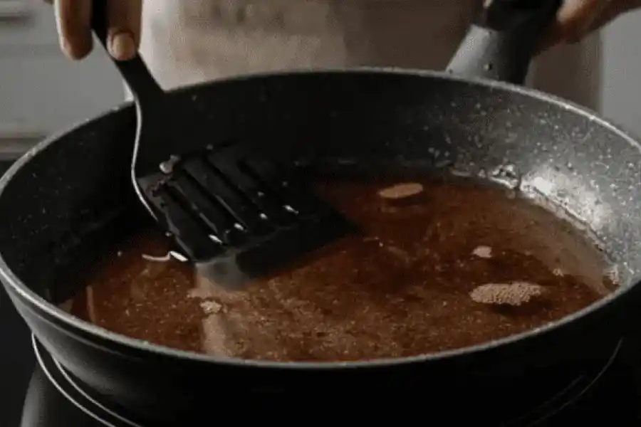 Estos son los graves efectos que puede causar cocinar con aceite usado