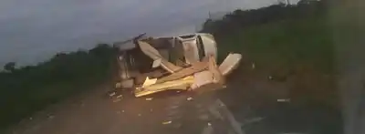 Volcó una ambulancia que trasladaba pacientes sobre la Ruta Provincial N°2