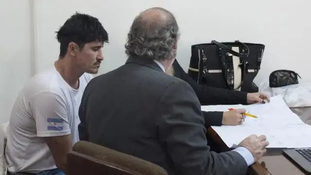 El carnicero que mató a un ladrón habló de un "accidente con mala suerte" y se cruzó con el fiscal
