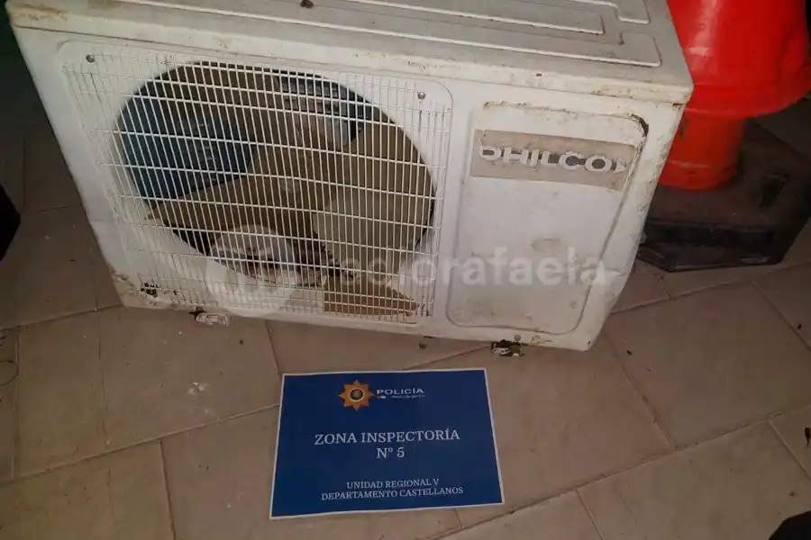 Robaron un equipo de aire acondicionado a un establecimiento educativo y lo dejaron tirado