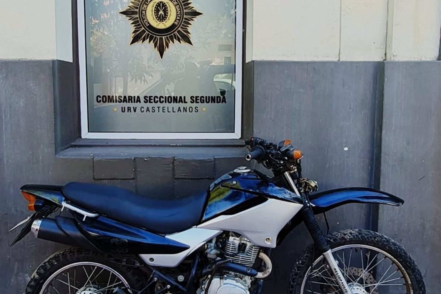 Se recuperó una motocicleta que se encontraba oculta: aún no hay detenidos