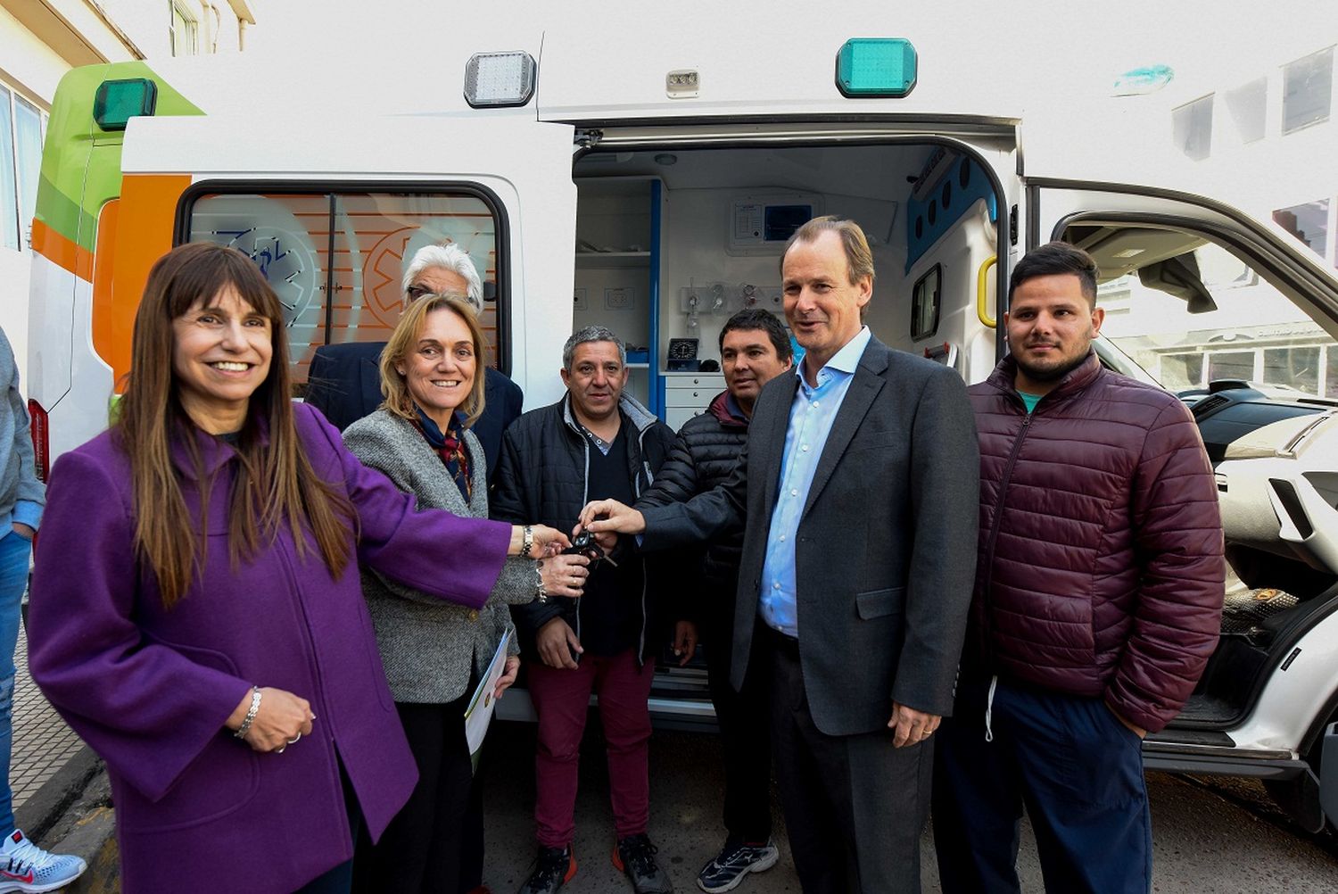 Bordet entregó una ambulancia de alta complejidad para el hospital de niños