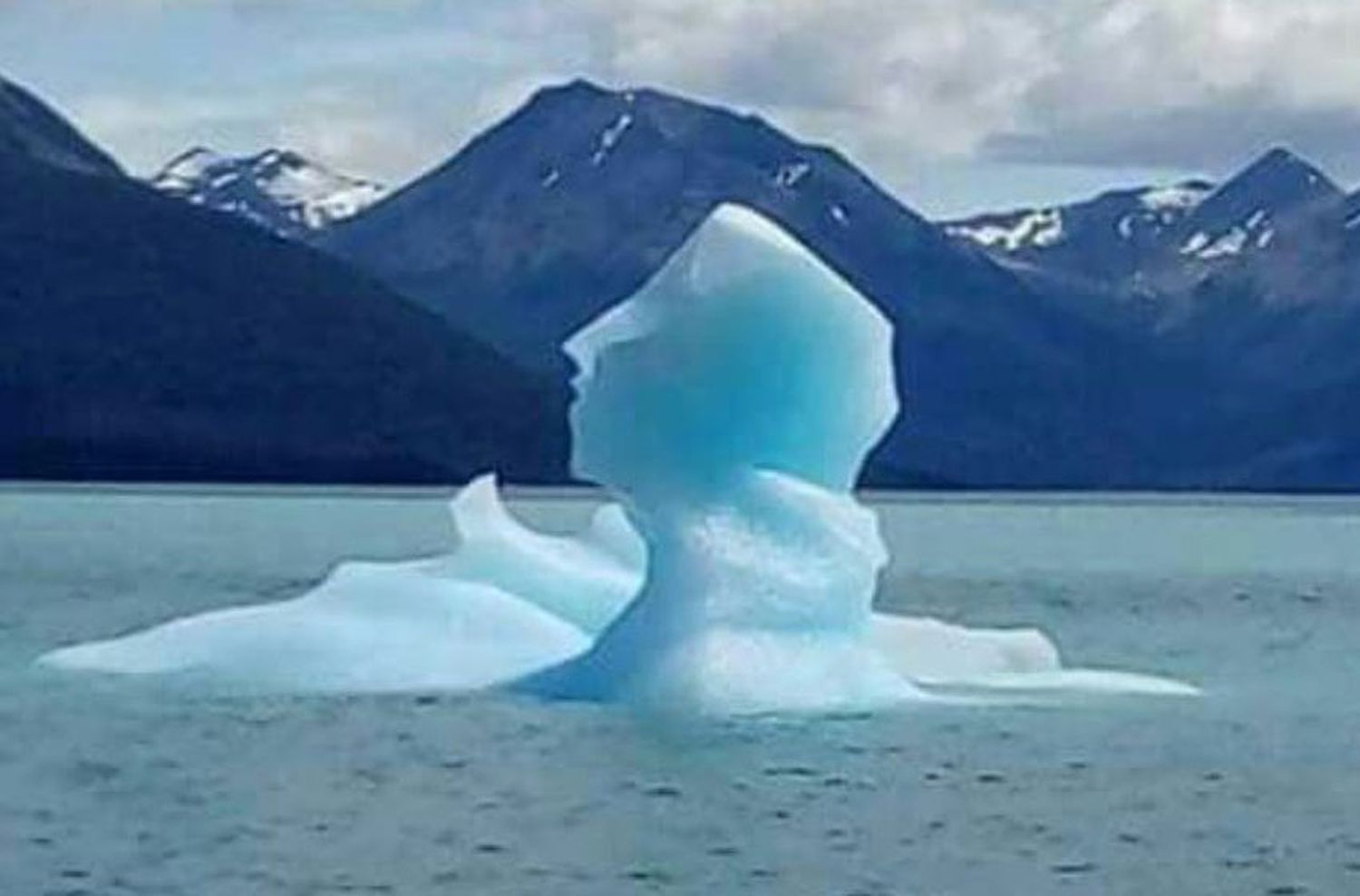 La imagen de Néstor Kirchner apareció en un lago